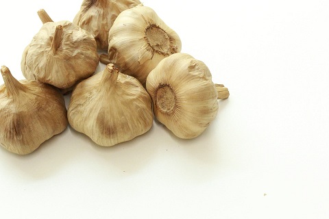 Schwarzer-Knoblauch-ist-fermentierter-Knoblauch